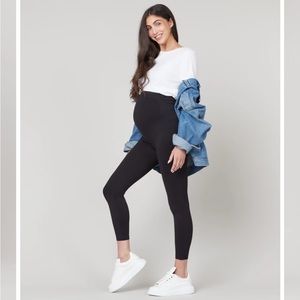 NWT EcoCare Mama Seamless Leggings size Medium in color Very black